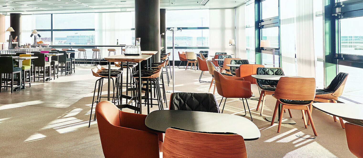 Panorama Lounge im Abflugbereich A am Flughafen Frankfurt, gegenüber von Gate A26