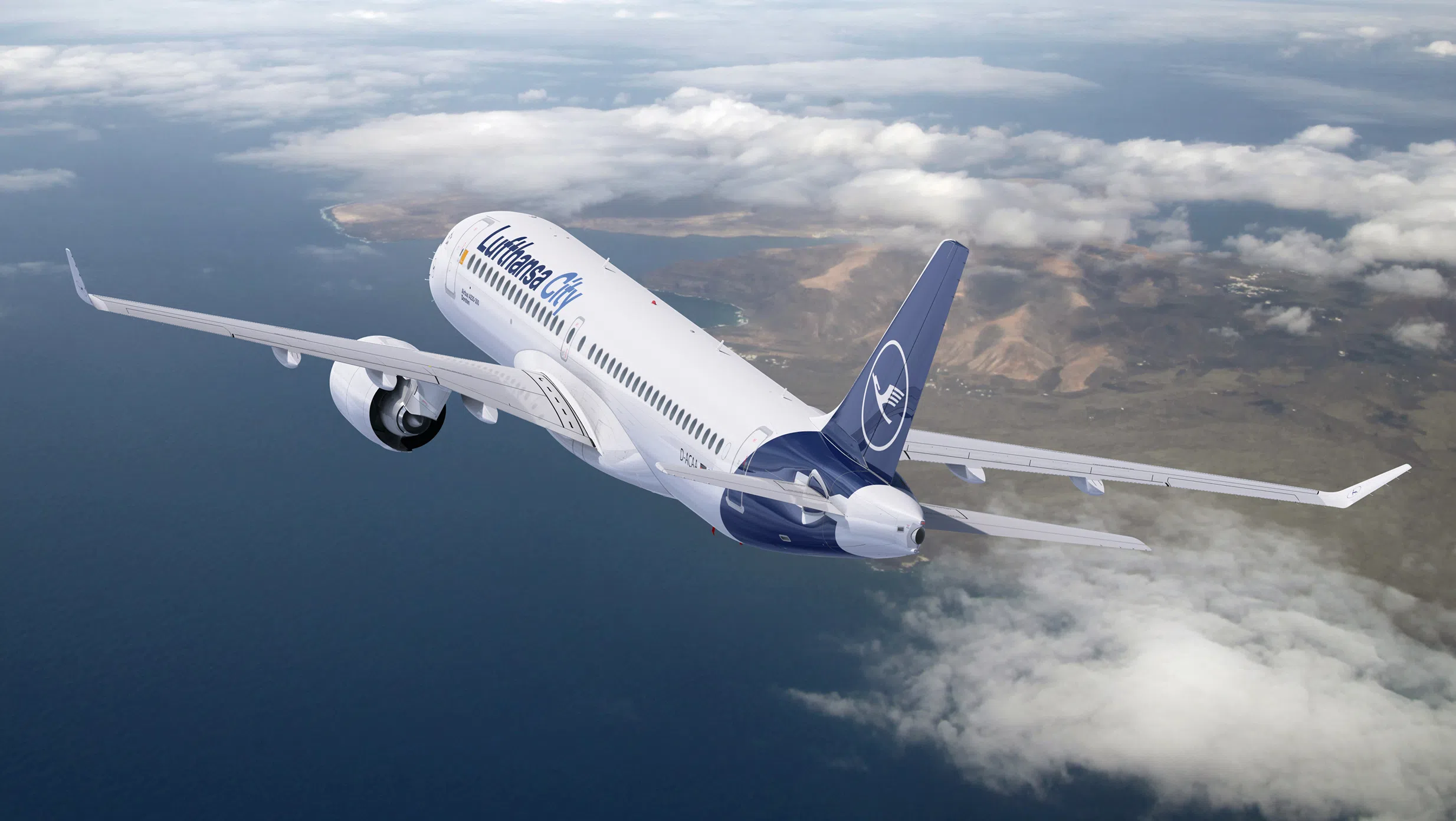 Airbus in Rückenansicht im Anflug über Inselmasse inzwischen Meerwasser.